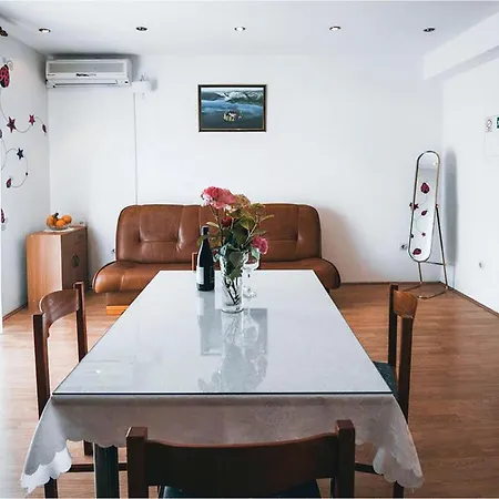 Apartment 3 Bedroom Beautiful Apartment In Vodice Vodice