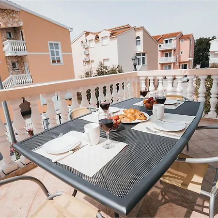 3 Bedroom Beautiful Apartment In Vodice
