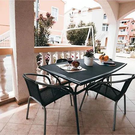 3 Bedroom Beautiful Apartment In Vodice Apartment *