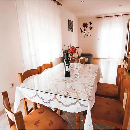 3 Bedroom Beautiful Apartment In Vodice