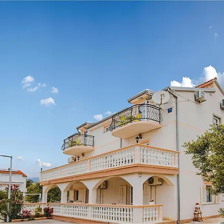 3 Bedroom Beautiful Apartment In Vodice Apartment Vodice
