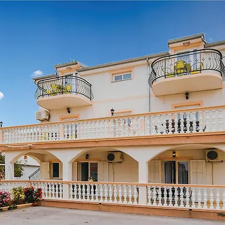 3 Bedroom Beautiful Apartment In Vodice Vodice