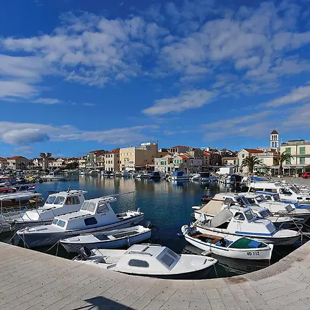3 Bedroom Beautiful Apartment In Vodice *