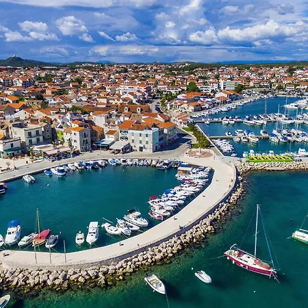 3 Bedroom Beautiful Apartment In Vodice *