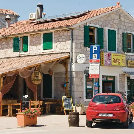 3 Bedroom Beautiful Apartment In Vodice *